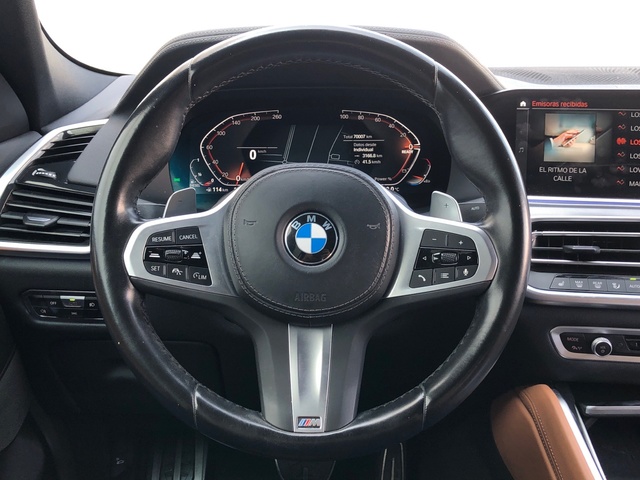 BMW X6 xDrive30d color Marrón. Año 2022. 210KW(286CV). Diésel. En concesionario Momentum S.A. de Madrid