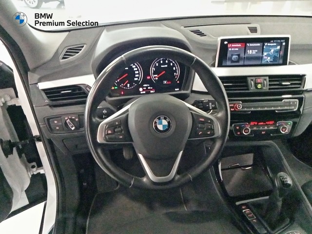BMW X2 sDrive18i color Blanco. Año 2022. 103KW(140CV). Gasolina. En concesionario Mandel Motor Badajoz de Badajoz