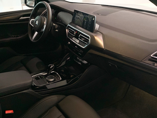 BMW X4 xDrive20d color Gris. Año 2024. 140KW(190CV). Diésel. En concesionario Celtamotor Lalín de Pontevedra