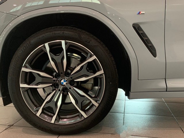 BMW X4 xDrive20d color Gris. Año 2024. 140KW(190CV). Diésel. En concesionario Celtamotor Lalín de Pontevedra
