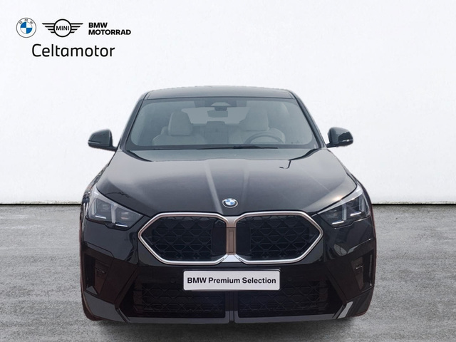 BMW X2 sDrive18d color Negro. Año 2024. 110KW(150CV). Diésel. En concesionario Celtamotor Caldas Reis de Pontevedra