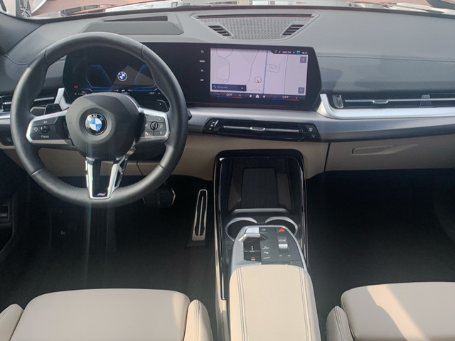 BMW X2 sDrive18d color Negro. Año 2024. 110KW(150CV). Diésel. En concesionario Celtamotor Caldas Reis de Pontevedra