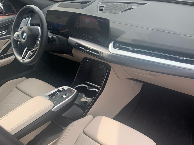 BMW X2 sDrive18d color Negro. Año 2024. 110KW(150CV). Diésel. En concesionario Celtamotor Caldas Reis de Pontevedra