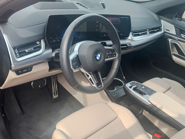 BMW X2 sDrive18d color Negro. Año 2024. 110KW(150CV). Diésel. En concesionario Celtamotor Caldas Reis de Pontevedra