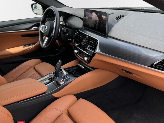 BMW Serie 5 520d Touring color Gris. Año 2024. 140KW(190CV). Diésel. En concesionario CARTAGENA PREMIUM S.L. de Murcia