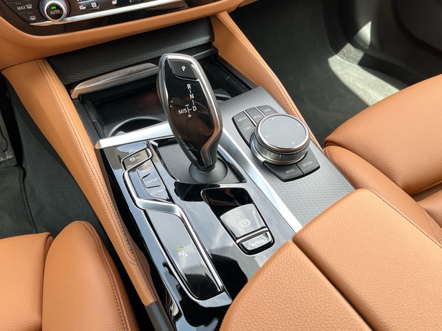 BMW Serie 5 520d Touring color Gris. Año 2024. 140KW(190CV). Diésel. En concesionario CARTAGENA PREMIUM S.L. de Murcia