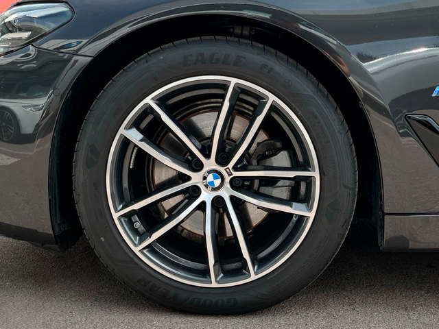 BMW Serie 5 520d Touring color Gris. Año 2024. 140KW(190CV). Diésel. En concesionario CARTAGENA PREMIUM S.L. de Murcia