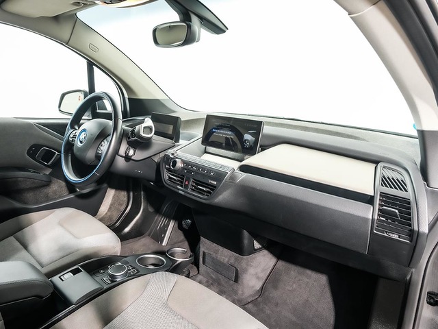 BMW i3 120Ah color Blanco. Año 2020. 125KW(170CV). Eléctrico. En concesionario Oliva Motor Tarragona de Tarragona