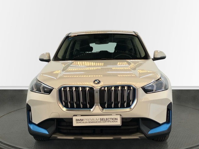 BMW iX1 xDrive30 color Blanco. Año 2023. 230KW(313CV). Eléctrico. En concesionario Proa Premium Palma de Baleares