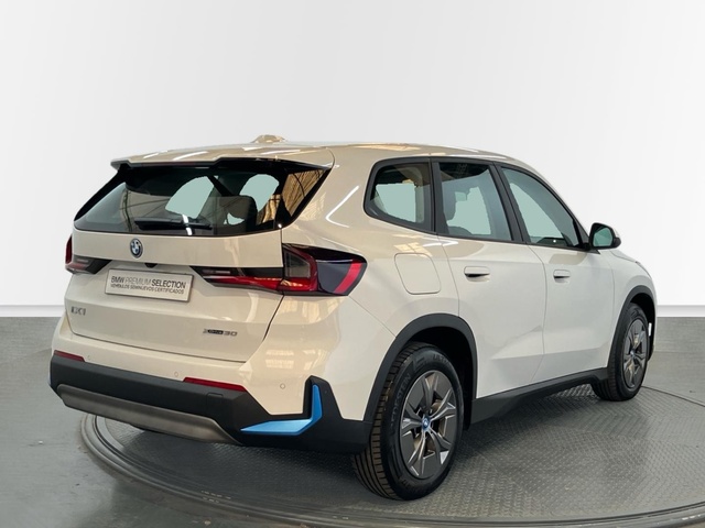 BMW iX1 xDrive30 color Blanco. Año 2023. 230KW(313CV). Eléctrico. En concesionario Proa Premium Palma de Baleares