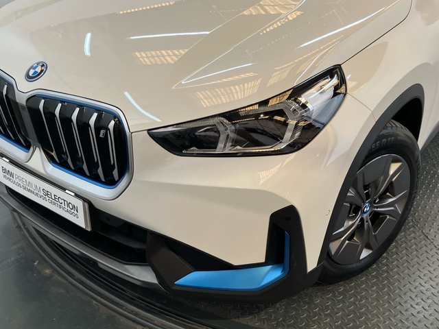 BMW iX1 xDrive30 color Blanco. Año 2023. 230KW(313CV). Eléctrico. En concesionario Proa Premium Palma de Baleares