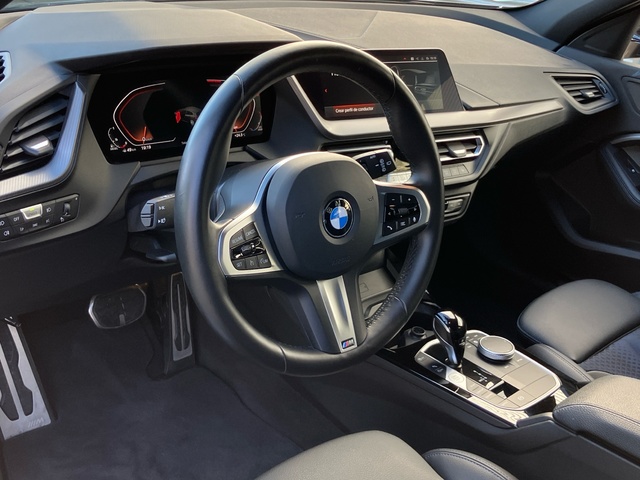 BMW Serie 1 118d color Negro. Año 2024. 110KW(150CV). Diésel. En concesionario Bernesga Motor León (Bmw y Mini) de León