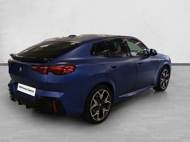 BMW iX2 xDrive30 color Azul. Año 2024. 230KW(313CV). Eléctrico. En concesionario Enekuri Motor de Vizcaya