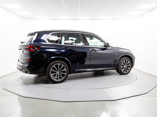 BMW X5 xDrive30d color Negro. Año 2024. 219KW(298CV). Diésel. En concesionario Móvil Begar Alicante de Alicante