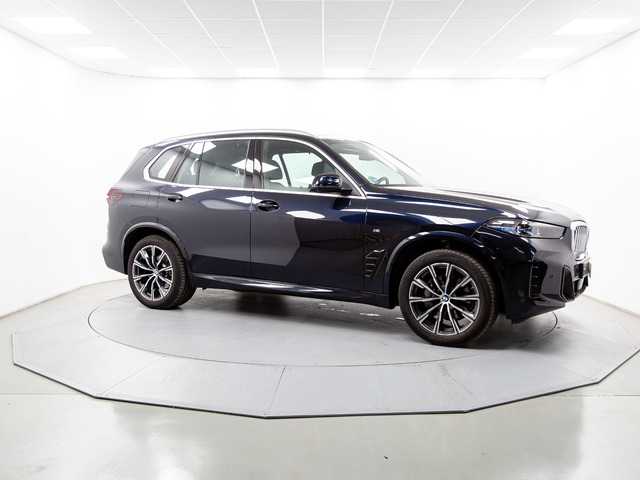 BMW X5 xDrive30d color Negro. Año 2024. 219KW(298CV). Diésel. En concesionario Móvil Begar Alicante de Alicante