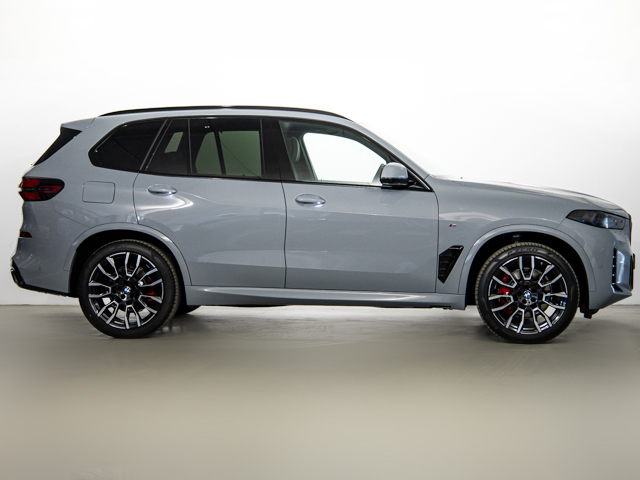 BMW X5 xDrive30d color Gris. Año 2025. 219KW(298CV). Diésel. En concesionario BMW Fuenteolid Valladolid de Valladolid