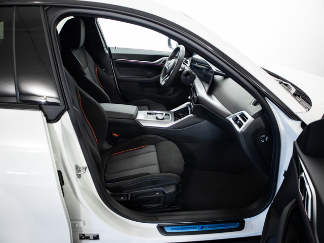 BMW i4 eDrive40 color Blanco. Año 2025. 250KW(340CV). Eléctrico. En concesionario BMW Fuenteolid Valladolid de Valladolid