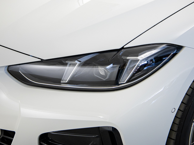 BMW i4 eDrive40 color Blanco. Año 2025. 250KW(340CV). Eléctrico. En concesionario BMW Fuenteolid Valladolid de Valladolid