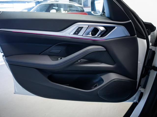 BMW i4 eDrive40 color Blanco. Año 2025. 250KW(340CV). Eléctrico. En concesionario BMW Fuenteolid Valladolid de Valladolid
