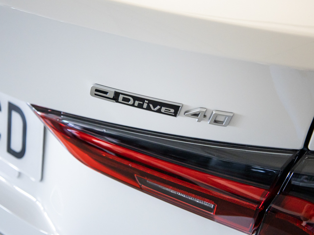 BMW i4 eDrive40 color Blanco. Año 2025. 250KW(340CV). Eléctrico. En concesionario BMW Fuenteolid Valladolid de Valladolid