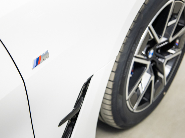BMW i4 eDrive40 color Blanco. Año 2025. 250KW(340CV). Eléctrico. En concesionario BMW Fuenteolid Valladolid de Valladolid