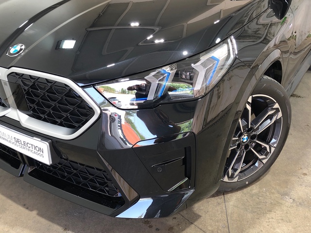 BMW X2 sDrive18d color Negro. Año 2024. 110KW(150CV). Diésel. En concesionario Movilnorte El Plantio de Madrid
