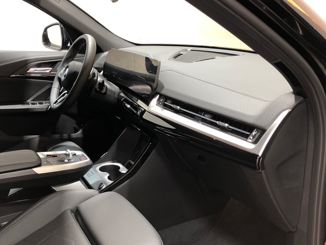 BMW X2 sDrive18d color Negro. Año 2024. 110KW(150CV). Diésel. En concesionario Movilnorte El Plantio de Madrid