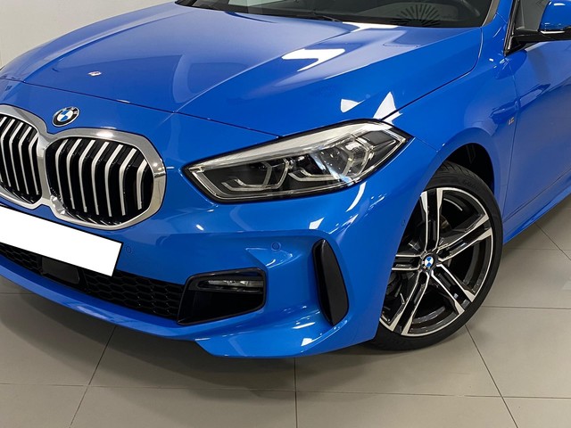 BMW Serie 1 118i color Azul. Año 2021. 103KW(140CV). Gasolina. En concesionario Marmotor de Las Palmas