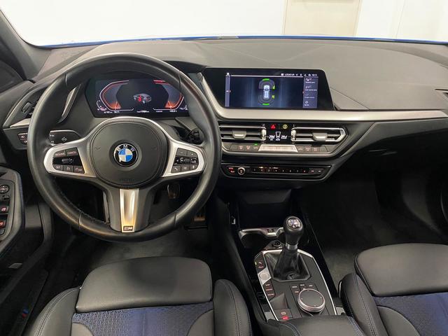 BMW Serie 1 118i color Azul. Año 2021. 103KW(140CV). Gasolina. En concesionario Marmotor de Las Palmas