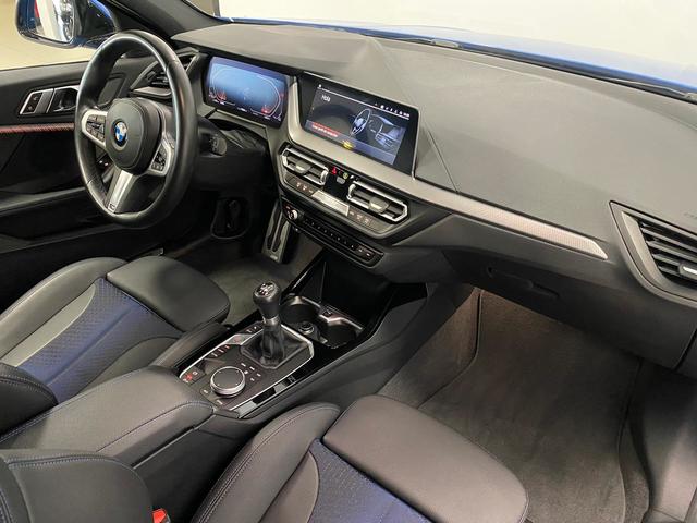 BMW Serie 1 118i color Azul. Año 2021. 103KW(140CV). Gasolina. En concesionario Marmotor de Las Palmas