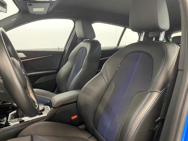BMW Serie 1 118i color Azul. Año 2021. 103KW(140CV). Gasolina. En concesionario Marmotor de Las Palmas