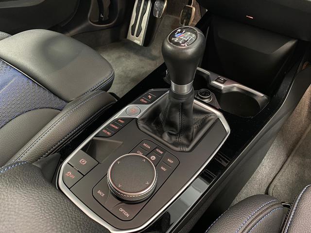 BMW Serie 1 118i color Azul. Año 2021. 103KW(140CV). Gasolina. En concesionario Marmotor de Las Palmas