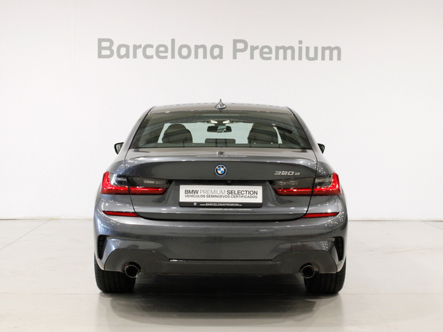 BMW Serie 3 320e color Gris. Año 2021. 150KW(204CV). Híbrido Electro/Gasolina. En concesionario Barcelona Premium -- GRAN VIA de Barcelona