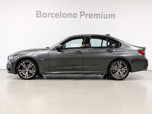 Fotos de BMW Serie 3 320e color Gris. Año 2021. 150KW(204CV). Híbrido Electro/Gasolina. En concesionario Barcelona Premium -- GRAN VIA de Barcelona