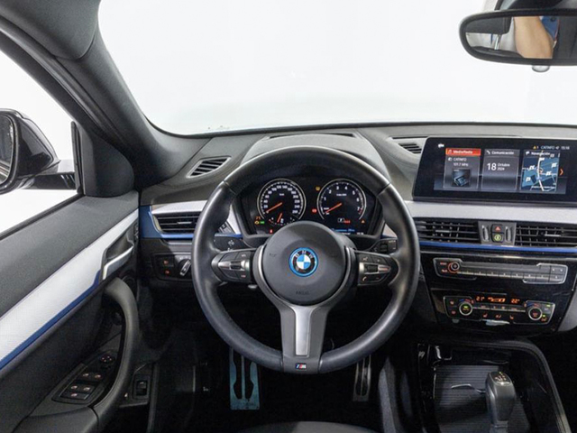BMW X2 xDrive25e color Negro. Año 2023. 162KW(220CV). Híbrido Electro/Gasolina. En concesionario Oliva Motor Girona de Girona