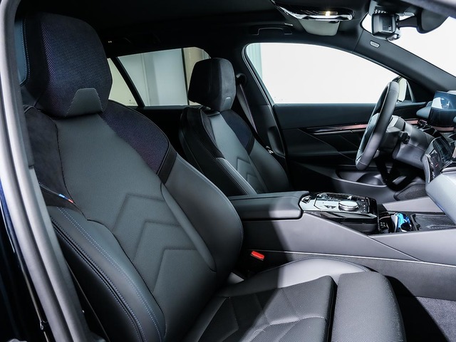 BMW i5 eDrive40 Touring color Negro. Año 2025. 250KW(340CV). Eléctrico. En concesionario Oliva Motor Girona de Girona