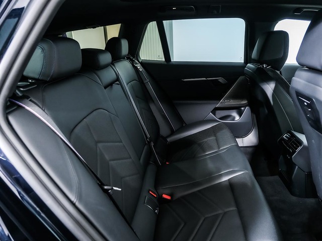 BMW i5 eDrive40 Touring color Negro. Año 2025. 250KW(340CV). Eléctrico. En concesionario Oliva Motor Girona de Girona