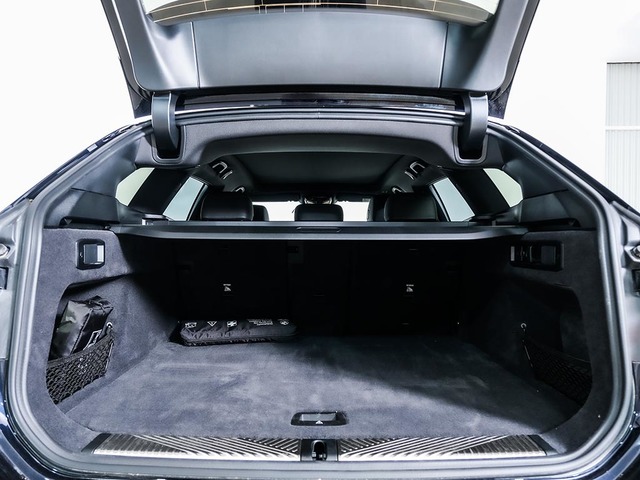 BMW i5 eDrive40 Touring color Negro. Año 2025. 250KW(340CV). Eléctrico. En concesionario Oliva Motor Girona de Girona