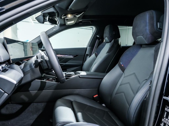 BMW i5 eDrive40 Touring color Negro. Año 2025. 250KW(340CV). Eléctrico. En concesionario Oliva Motor Girona de Girona