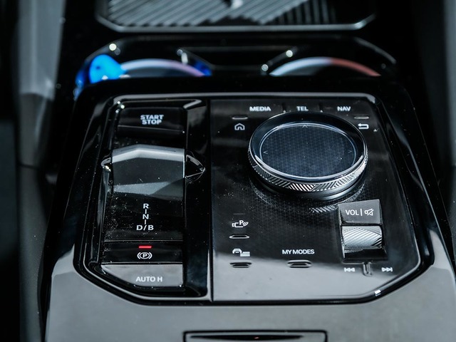 BMW i5 eDrive40 Touring color Negro. Año 2025. 250KW(340CV). Eléctrico. En concesionario Oliva Motor Girona de Girona