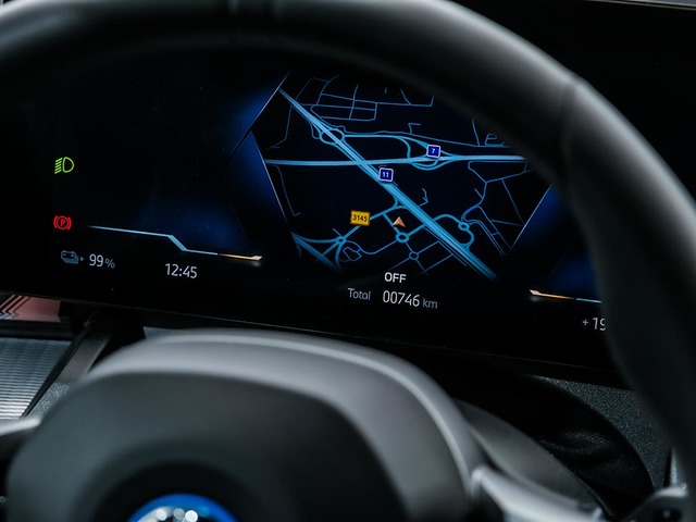 BMW i5 eDrive40 Touring color Negro. Año 2025. 250KW(340CV). Eléctrico. En concesionario Oliva Motor Girona de Girona