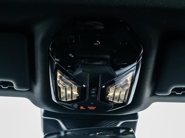 BMW i5 eDrive40 Touring color Negro. Año 2025. 250KW(340CV). Eléctrico. En concesionario Oliva Motor Girona de Girona