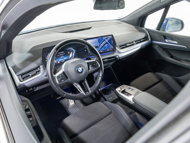 BMW Serie 2 218i Active Tourer color Azul. Año 2024. 100KW(136CV). Gasolina. En concesionario Oliva Motor Girona de Girona