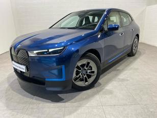 Fotos de BMW iX xDrive40 color Azul. Año 2022. 240KW(326CV). Eléctrico. En concesionario Motor Munich - Terrassa - VO de Barcelona