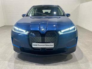 Fotos de BMW iX xDrive40 color Azul. Año 2022. 240KW(326CV). Eléctrico. En concesionario Motor Munich - Terrassa - VO de Barcelona