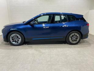 Fotos de BMW iX xDrive40 color Azul. Año 2022. 240KW(326CV). Eléctrico. En concesionario Motor Munich - Terrassa - VO de Barcelona