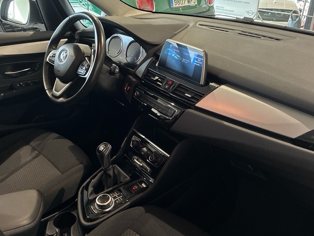 BMW Serie 2 218i Gran Tourer color Blanco. Año 2022. 103KW(140CV). Gasolina. En concesionario BMW Marcos Automoción de Valencia