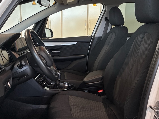 BMW Serie 2 218i Gran Tourer color Blanco. Año 2022. 103KW(140CV). Gasolina. En concesionario BMW Marcos Automoción de Valencia