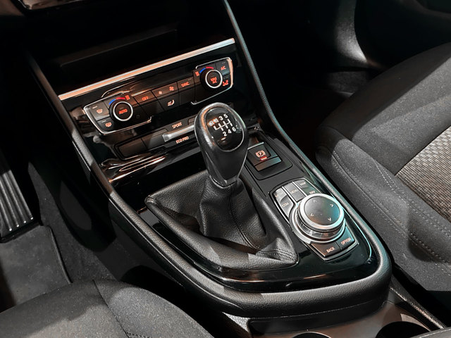 BMW Serie 2 218i Gran Tourer color Blanco. Año 2022. 103KW(140CV). Gasolina. En concesionario BMW Marcos Automoción de Valencia