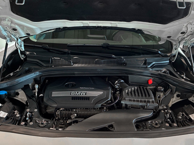 BMW Serie 2 218i Gran Tourer color Blanco. Año 2022. 103KW(140CV). Gasolina. En concesionario BMW Marcos Automoción de Valencia